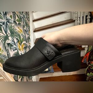 Like New Aerosoles Gunda Mules 9